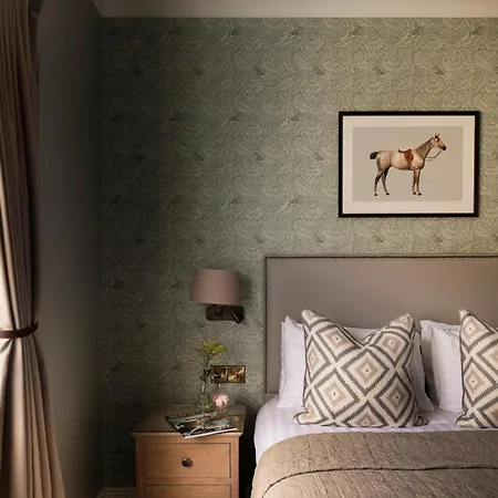 Horse & Jockey Hotel 4*