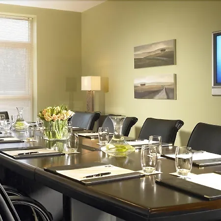 فندق Horse & Jockey 4*