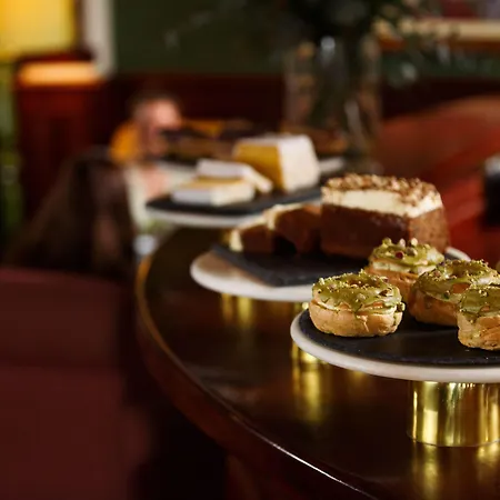 Horse & Jockey Hotel