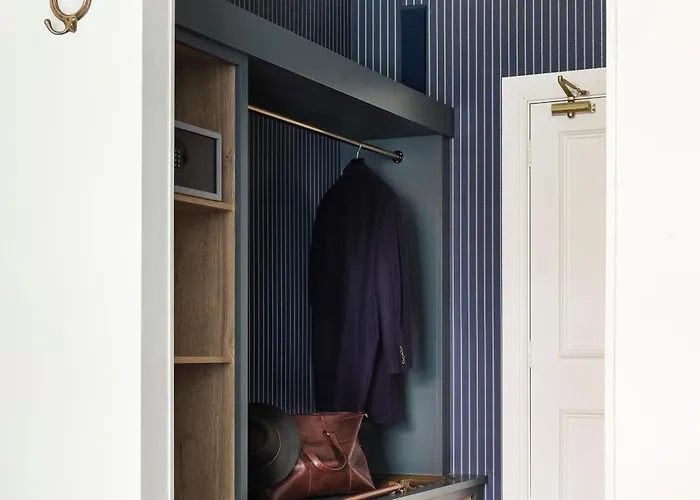 Отель Horse & Jockey 4*